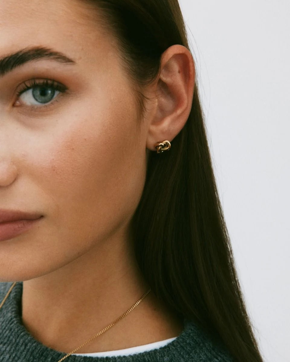 Infinity Knot Studs S Gold Ørepynt
