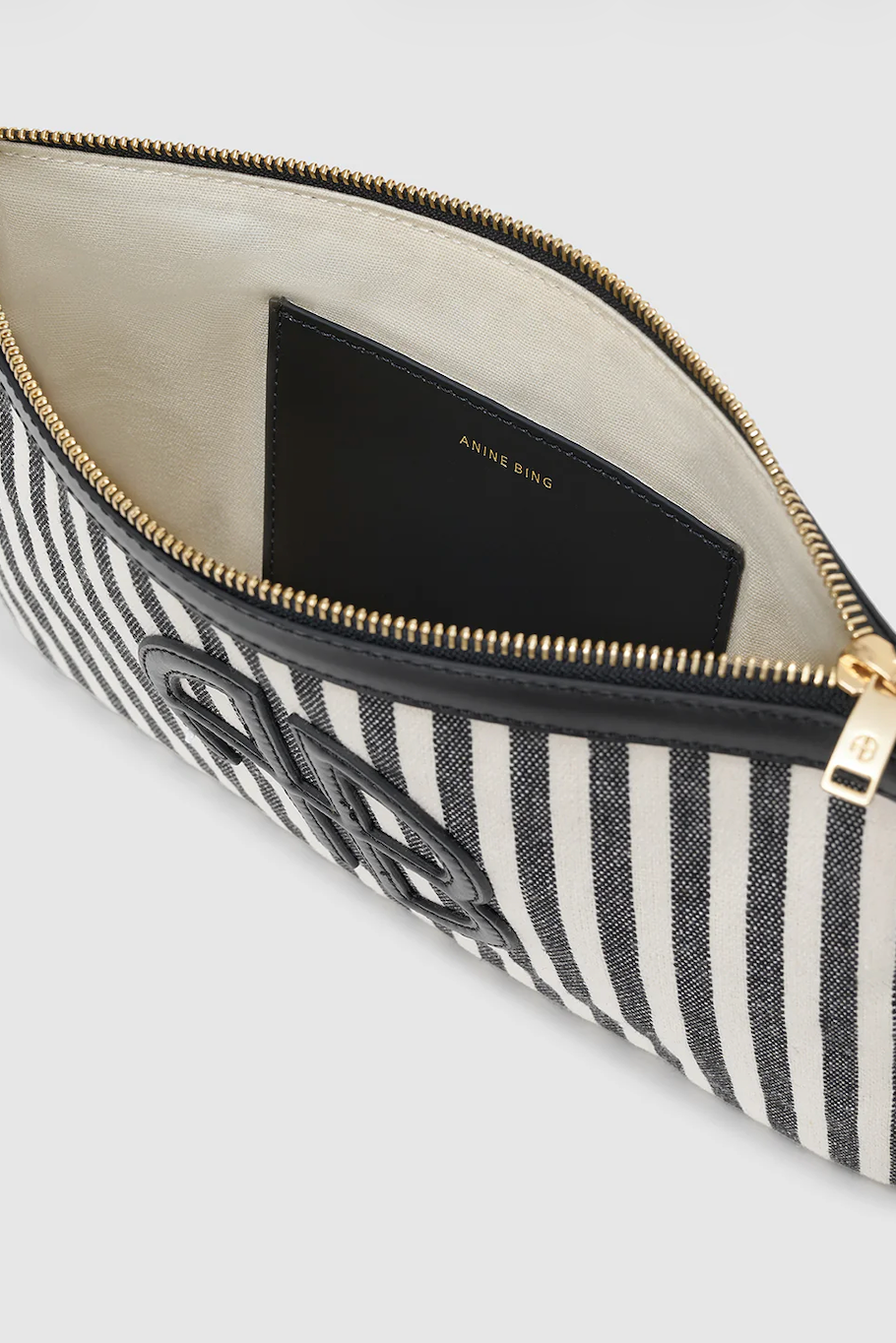LILI POUCH BAG