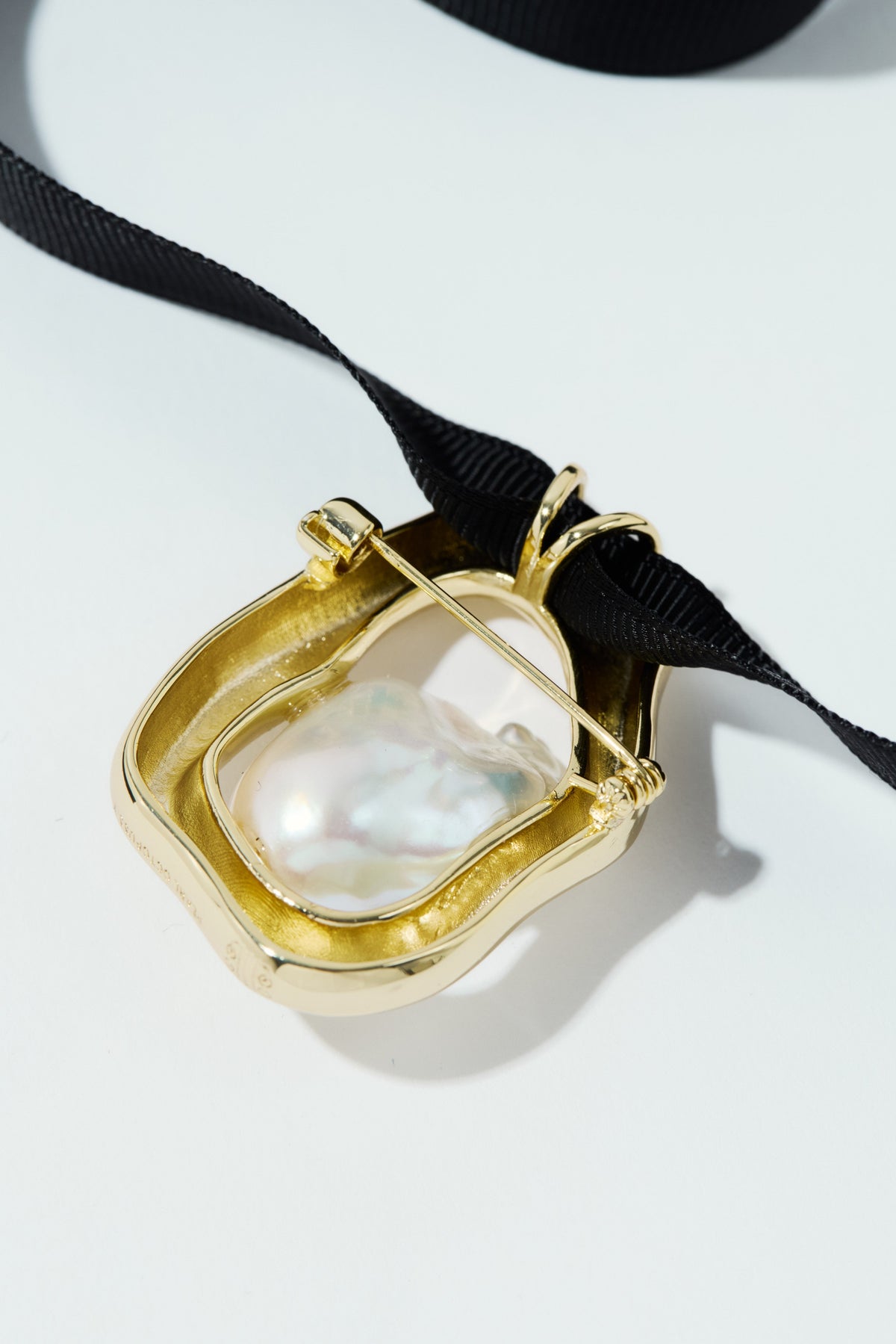 RINA BROOCH Smykker