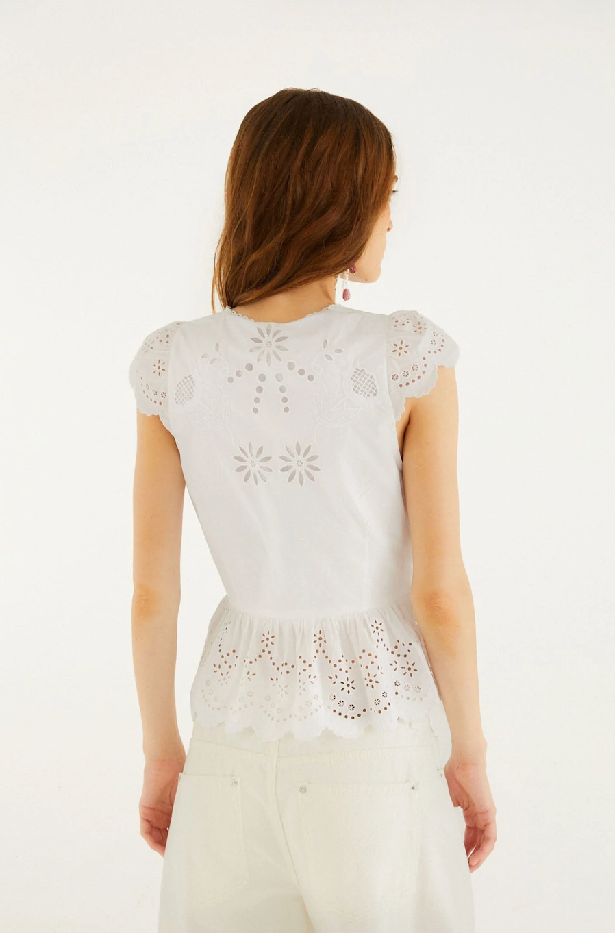 WHITE EMBROIDERY BLOUSE
