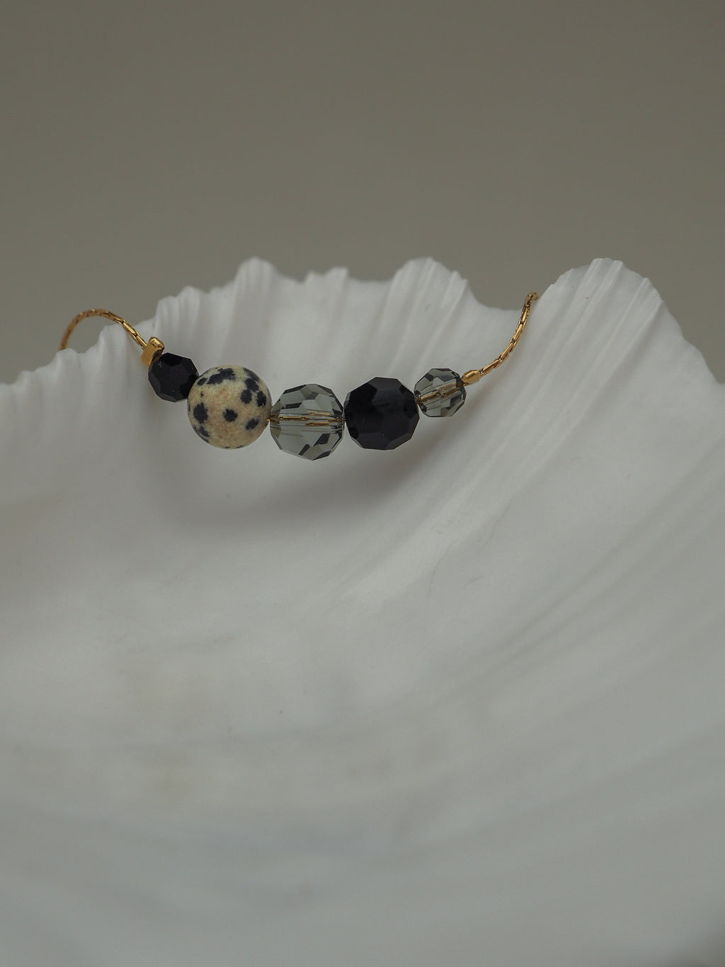 Dainty Noir Armbånd