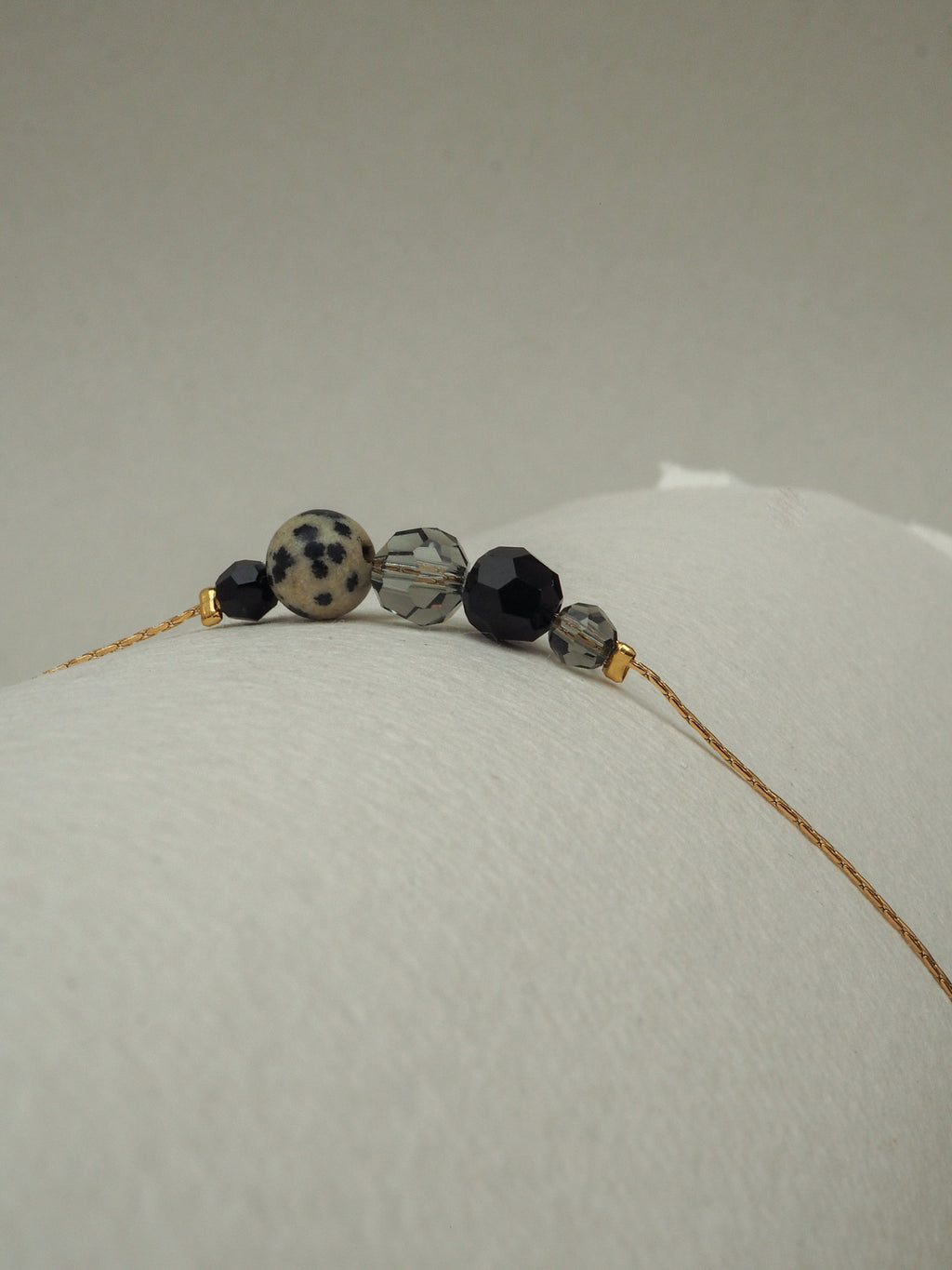 Dainty Noir Armbånd