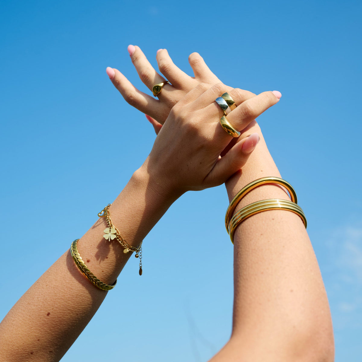 Edeline - Multi Charm Bracelet - Gold Armbånd