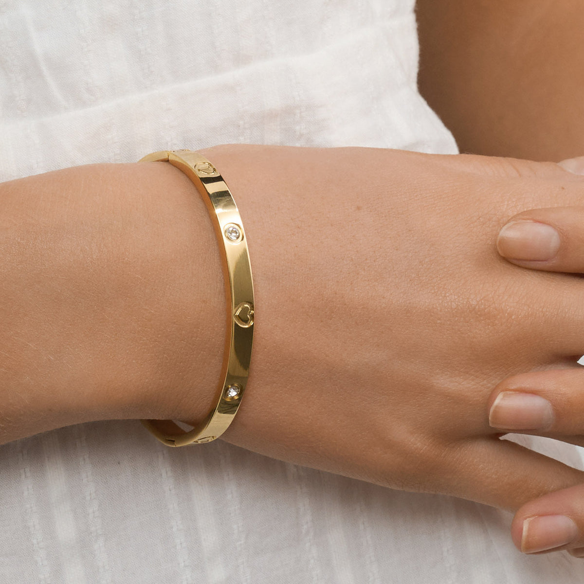 Gia - Crystal Heart Bangle Bracelet Stainless - Gold Armbånd