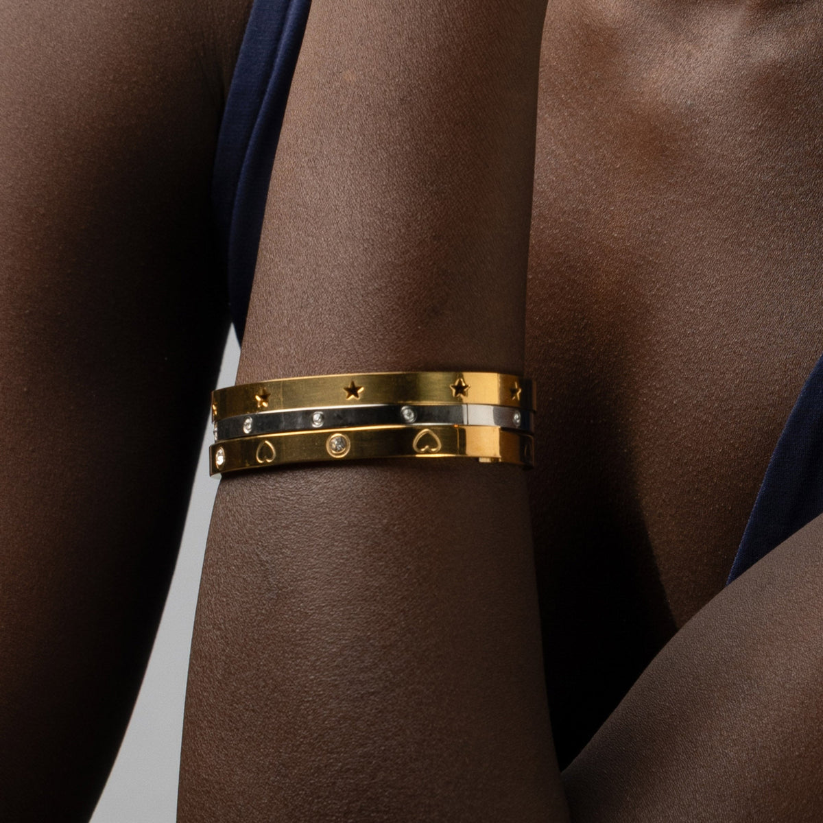 Gia - Crystal Heart Bangle Bracelet Stainless - Gold Armbånd