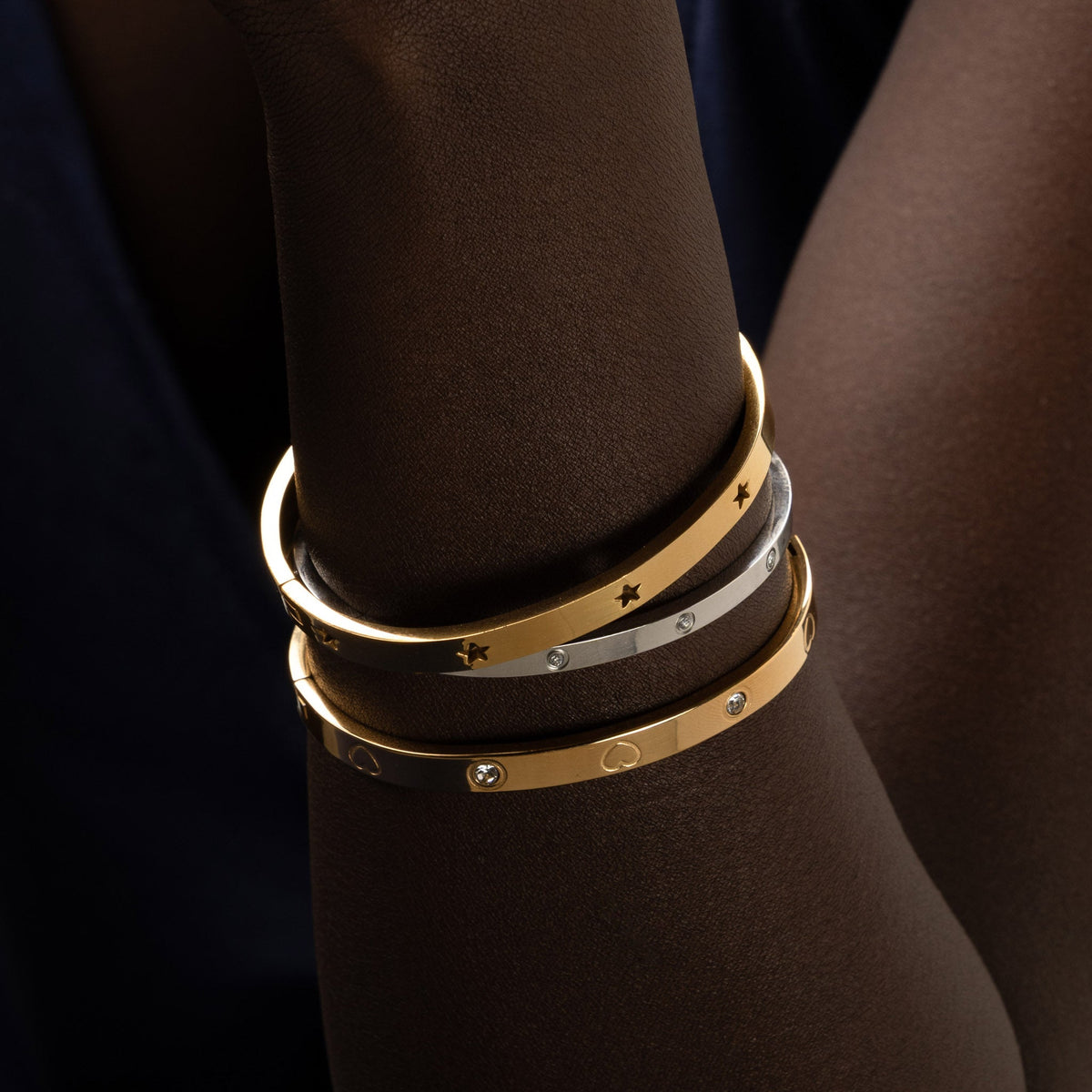 Gia - Crystal Heart Bangle Bracelet Stainless - Gold Armbånd