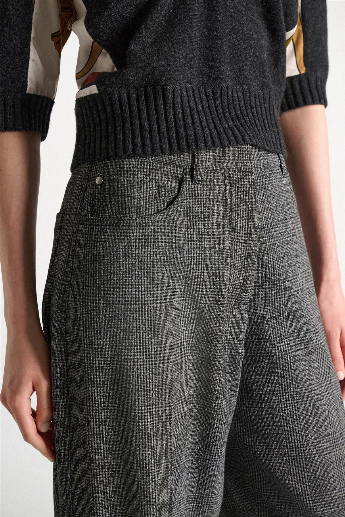 GRAPHIC TWIST pants