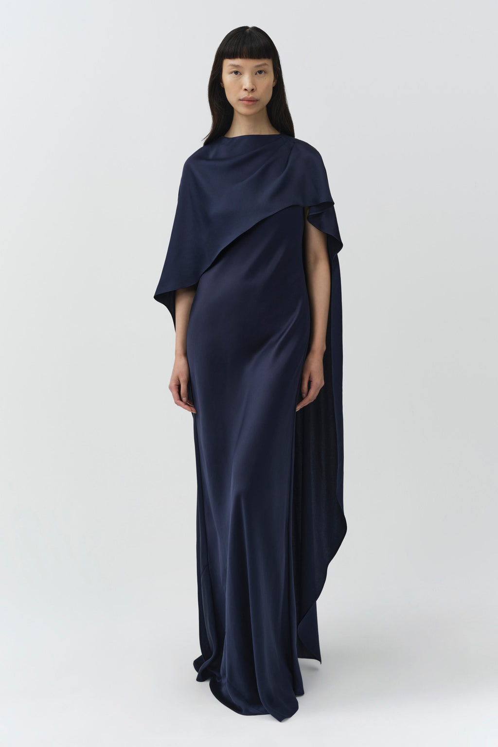 IZEL CAPE GOWN Kjole