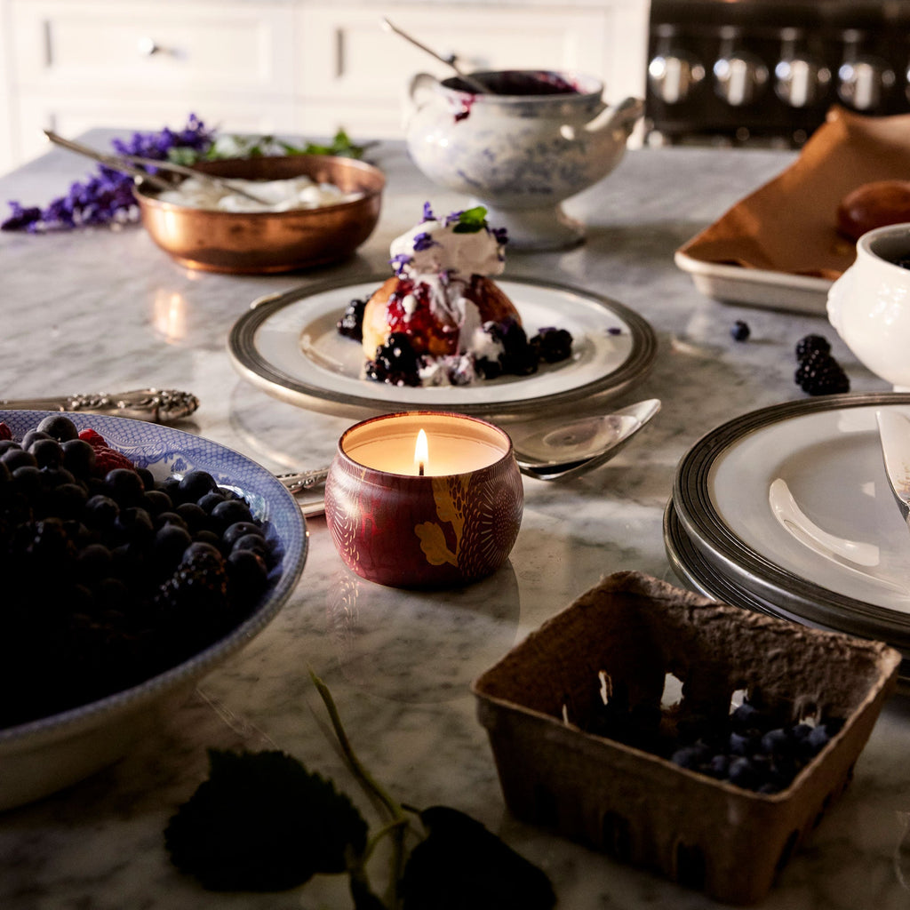 Mini Tin Candle, 25 tim, 113 g - Foraged Wildberry Interiør/Livsstil