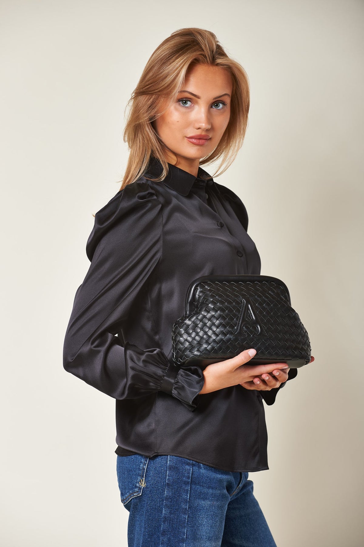 Woven Clutch Vesker