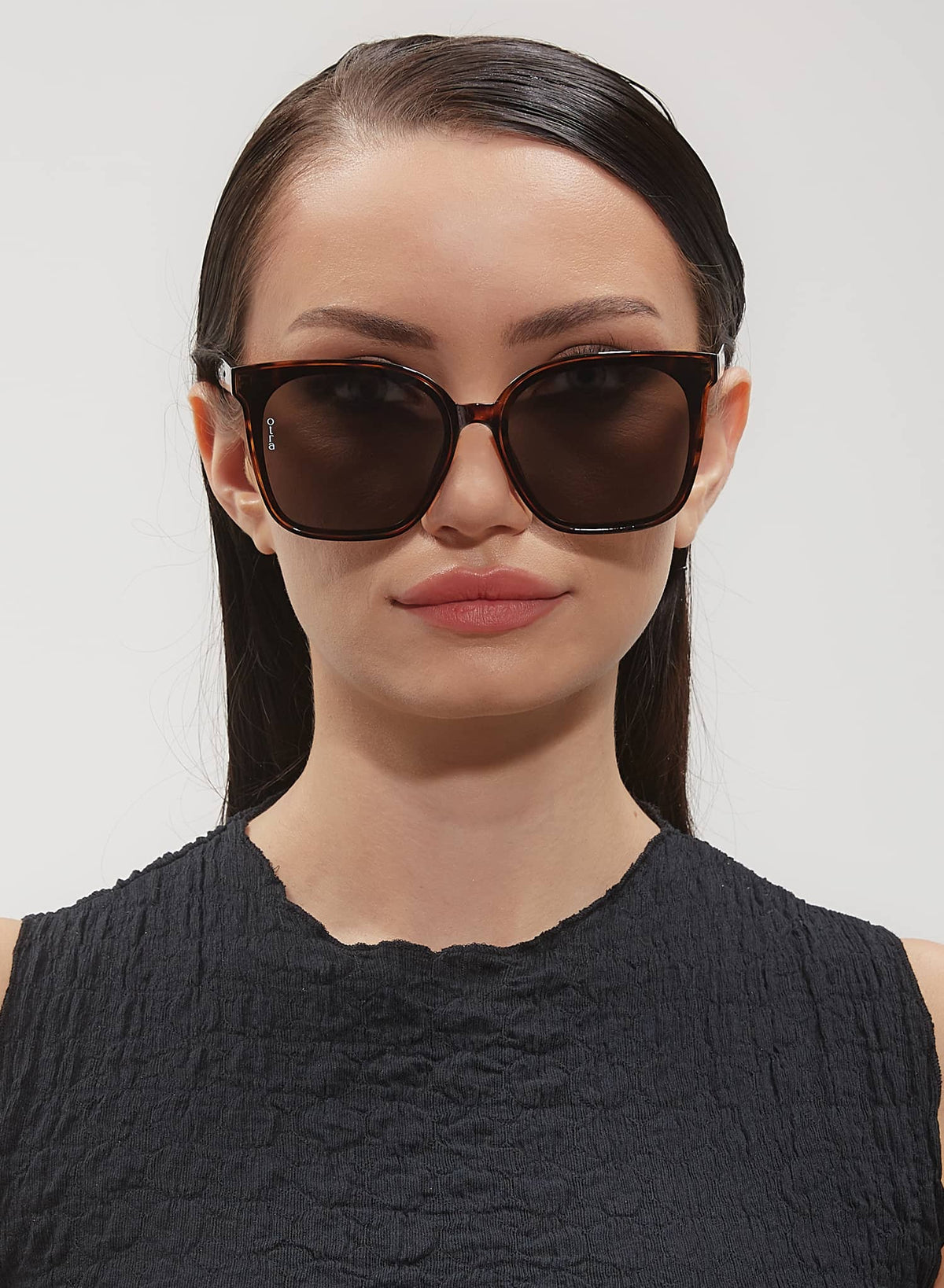 Betty Tort/Smoke Solbriller