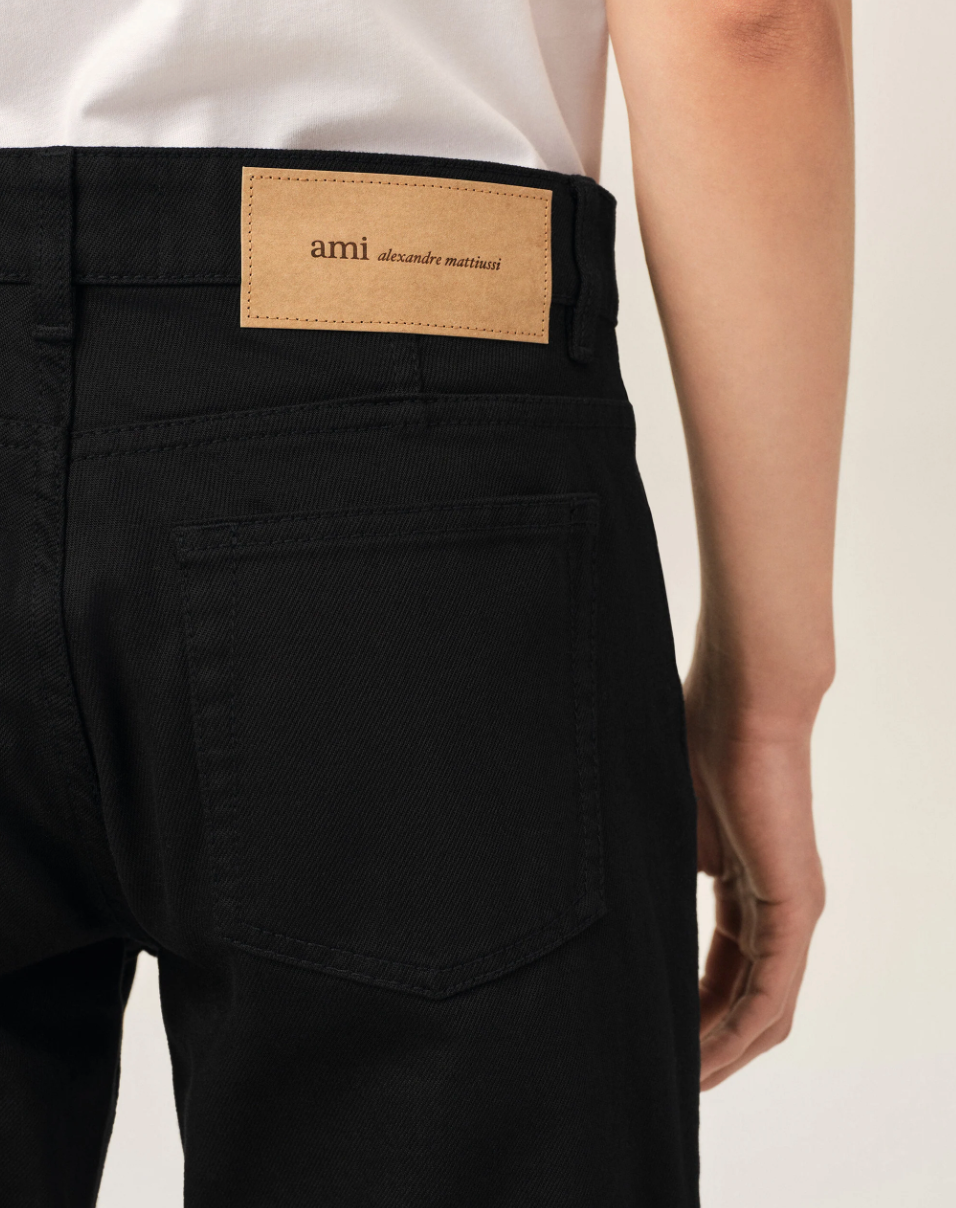 CLASSIC FIT JEANS
