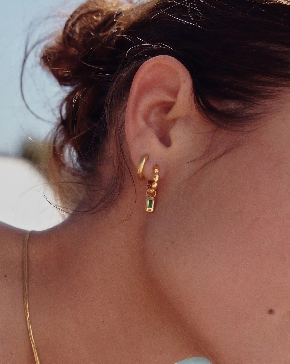 Molten Gemstone Olive Charm Hoop Earrings Ørepynt