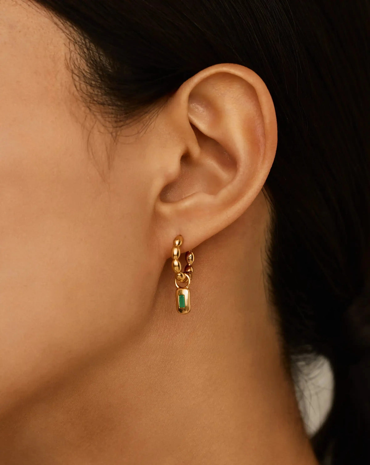 Molten Gemstone Olive Charm Hoop Earrings Ørepynt