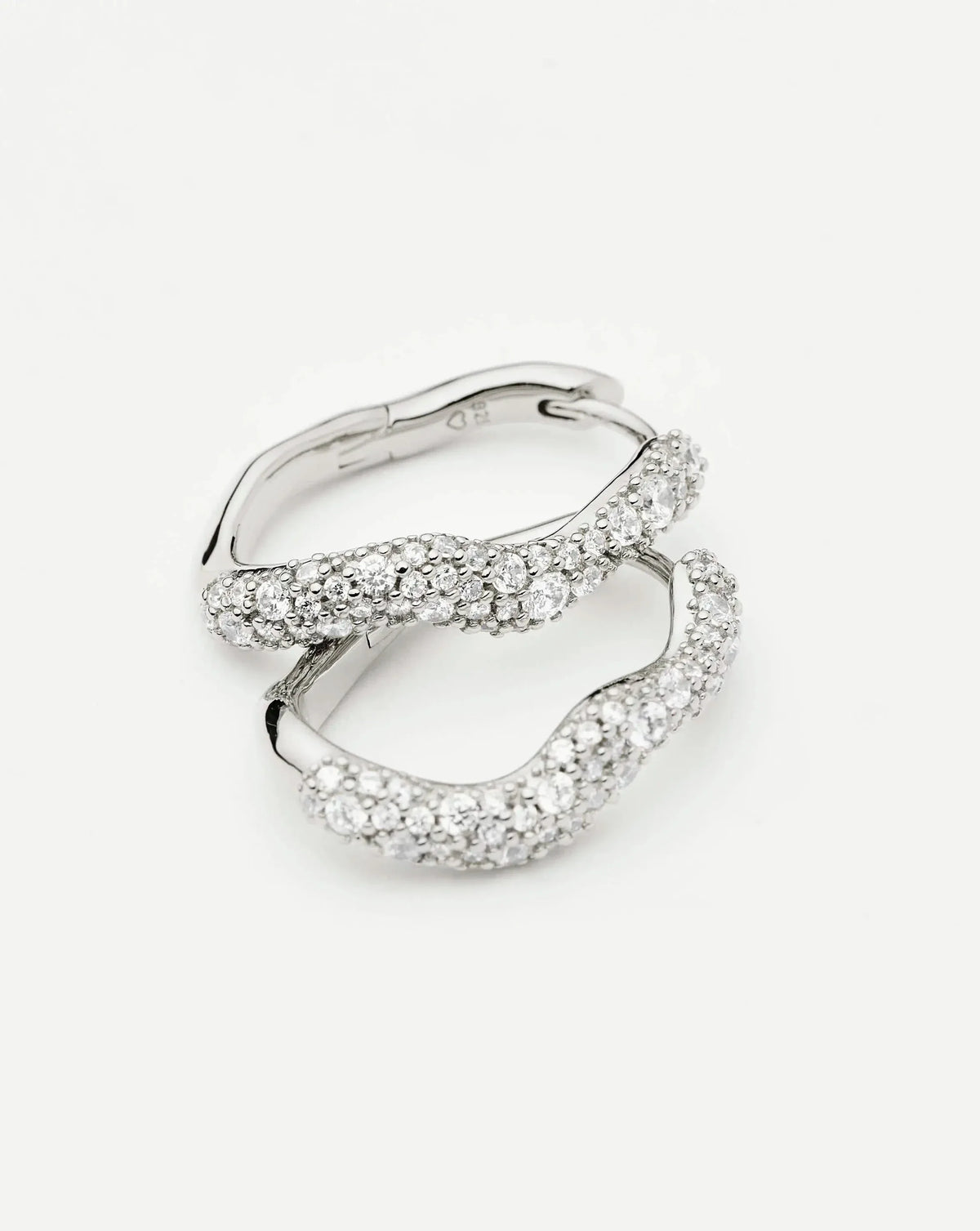 MOLTEN SNOW SMALL HOOP EARRINGS Ørepynt